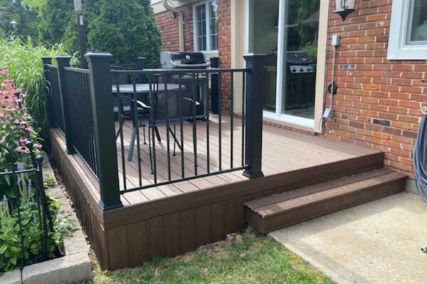 Small open deck in Chesterfield, MO