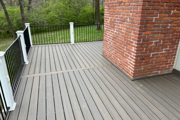 Open composite wood deck in Ladue, MO