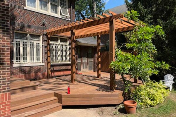 Pergola and privacy wall in St. Louis City MO