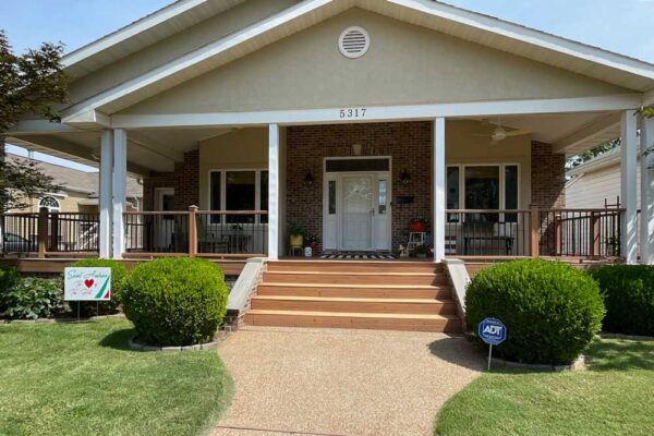 Front porch deck in St. Louis City, MO