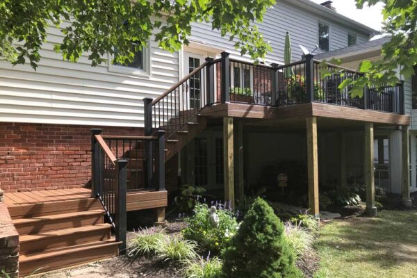 Open deck and deck stairs in Town&Country MO