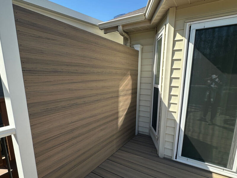 horizontal privacy wall on composite deck St. Louis