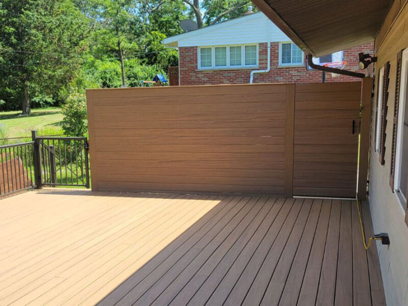 horizontal privacy wall on composite deck St. Louis