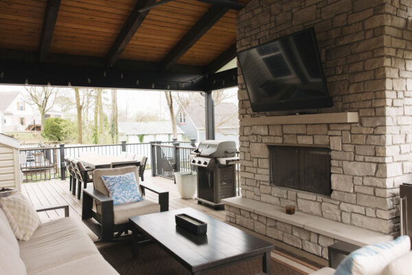Covered Deck & Fireplace in Glendale